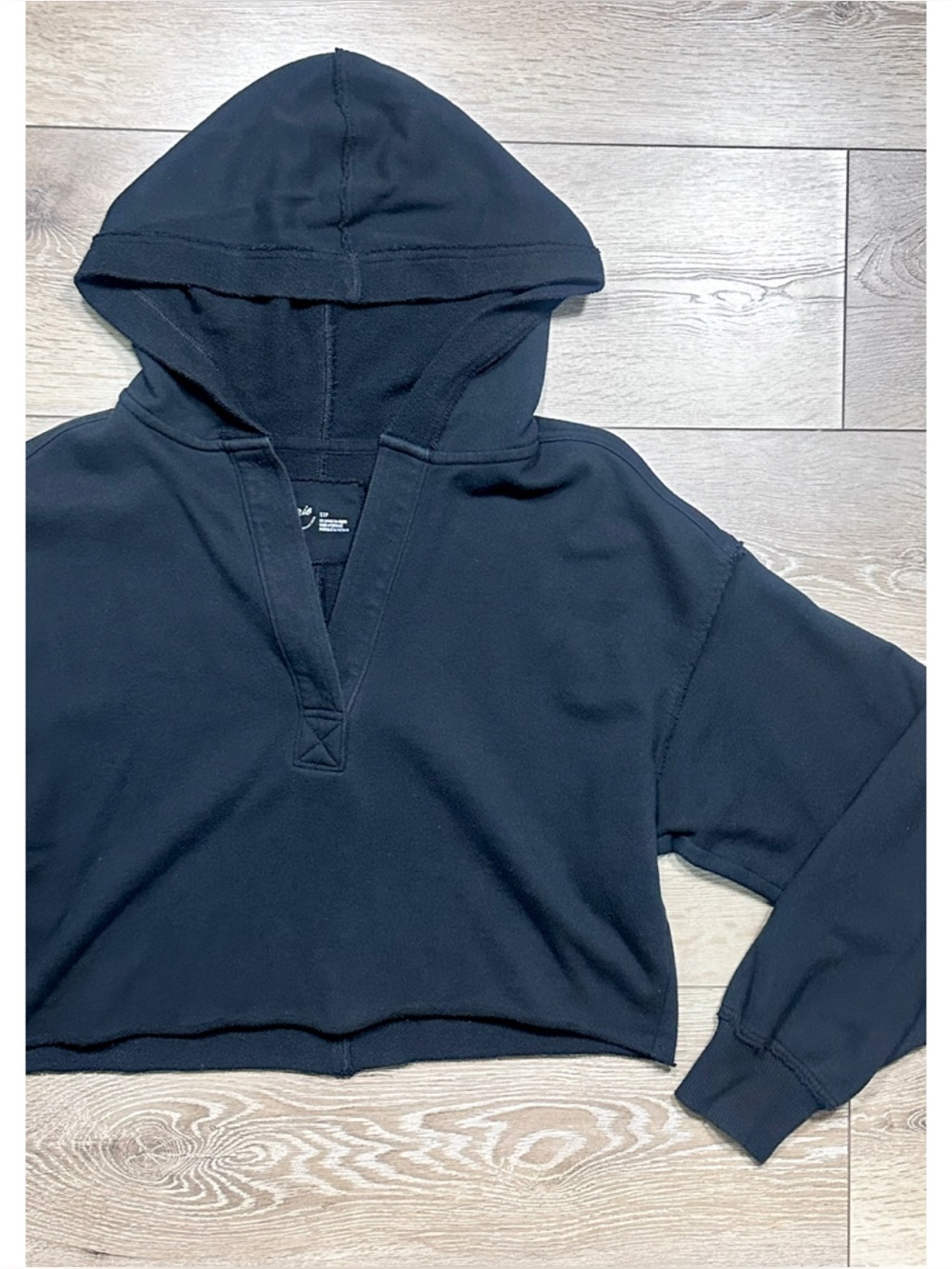 Aerie V-Neck Cropped Pullover Hoodie